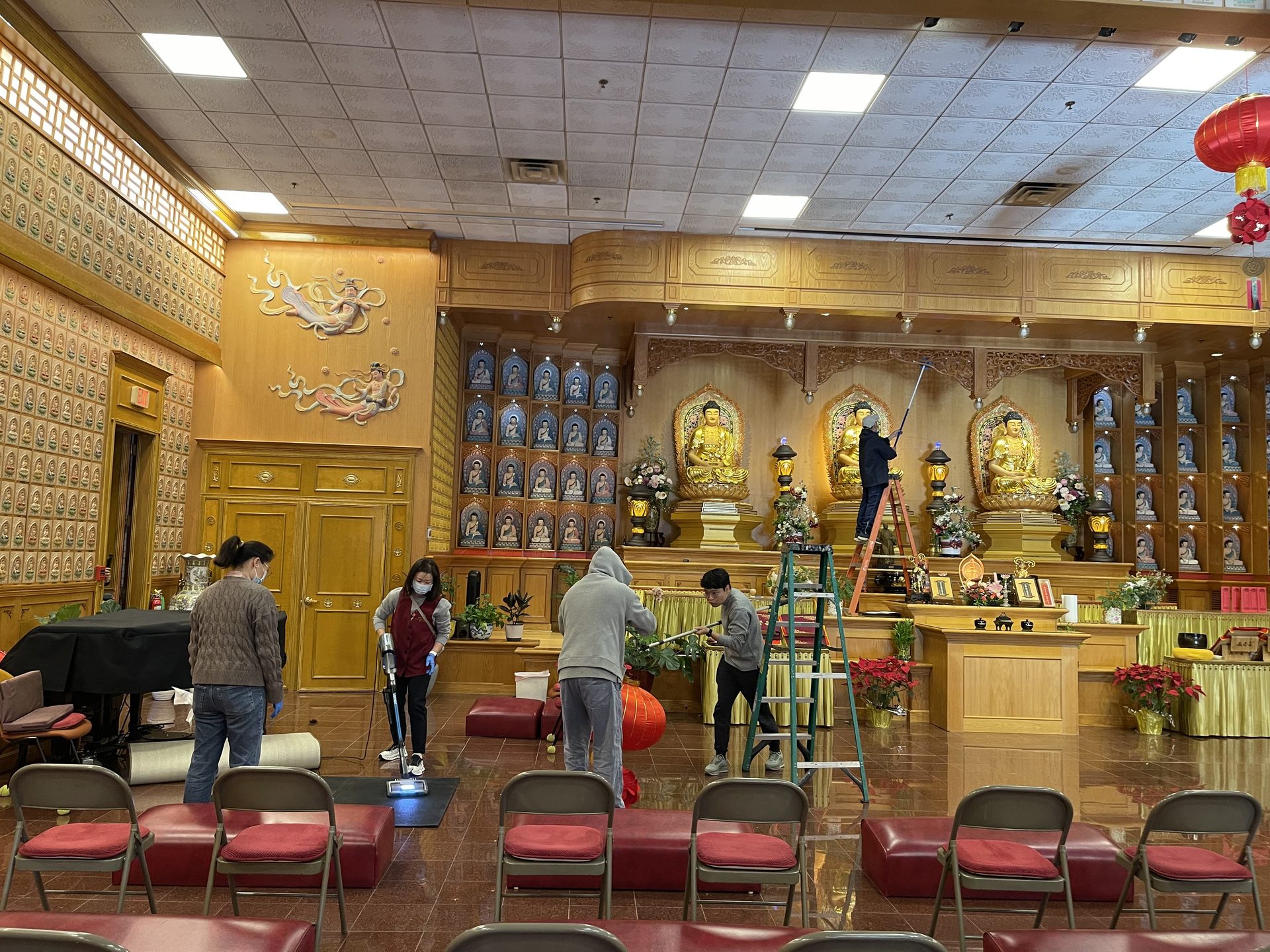 Xiangyun Temple Hangs Lanterns High — Cultivating Blessings Through Action, Cultivating Wisdom Through Harmony