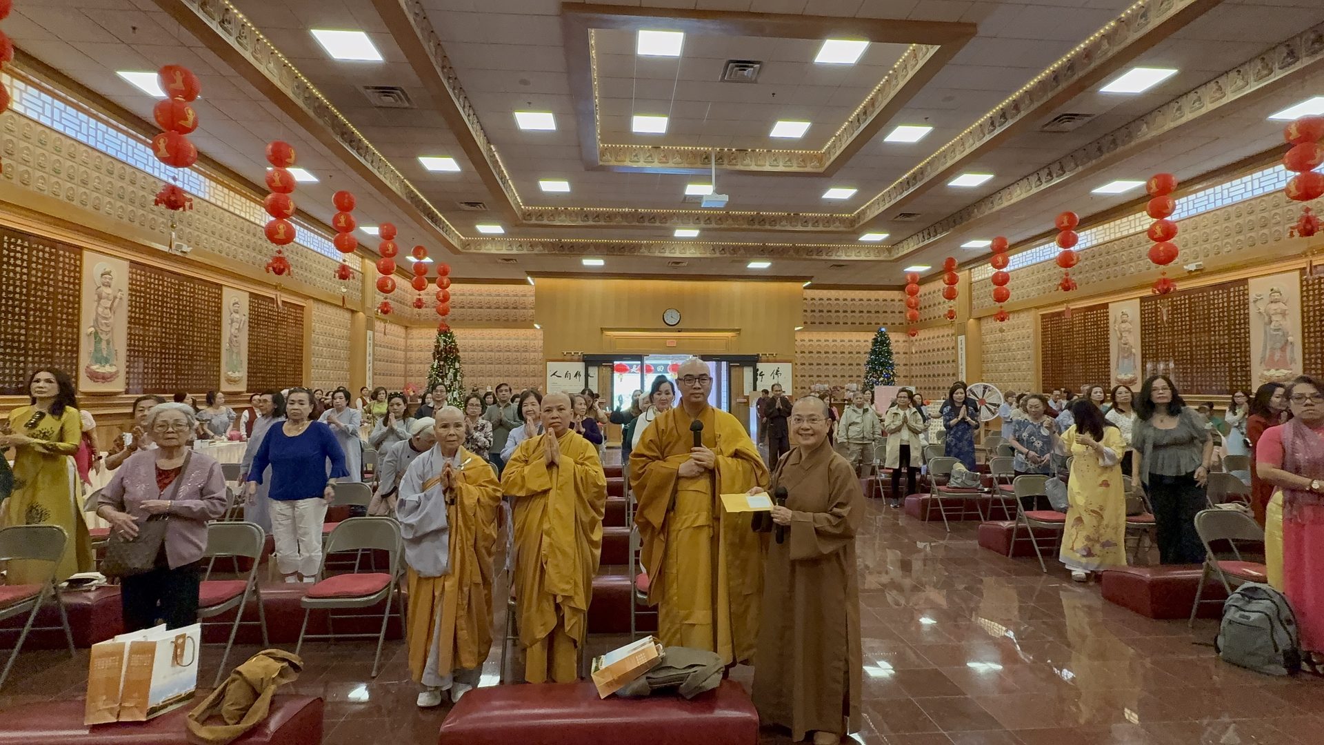 Title: Vietnamese Guanyin Compassion Practice Center Makes First Lunar New Year Visit to Xiangyun Temple in Austin