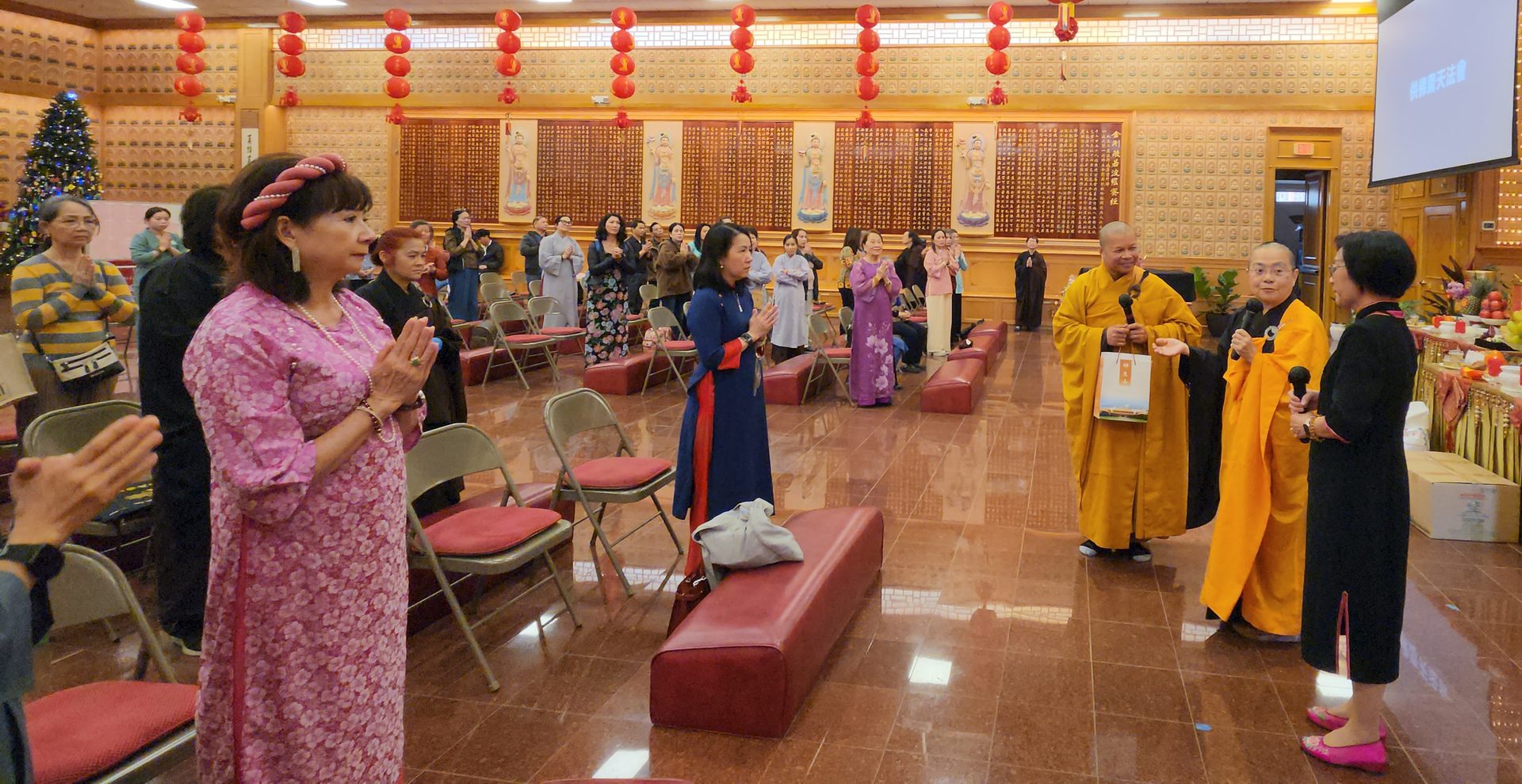 New Year’s Chanting Welcomes Pilgrims — Three Vietnamese Temples Visit Xiangyun Temple
