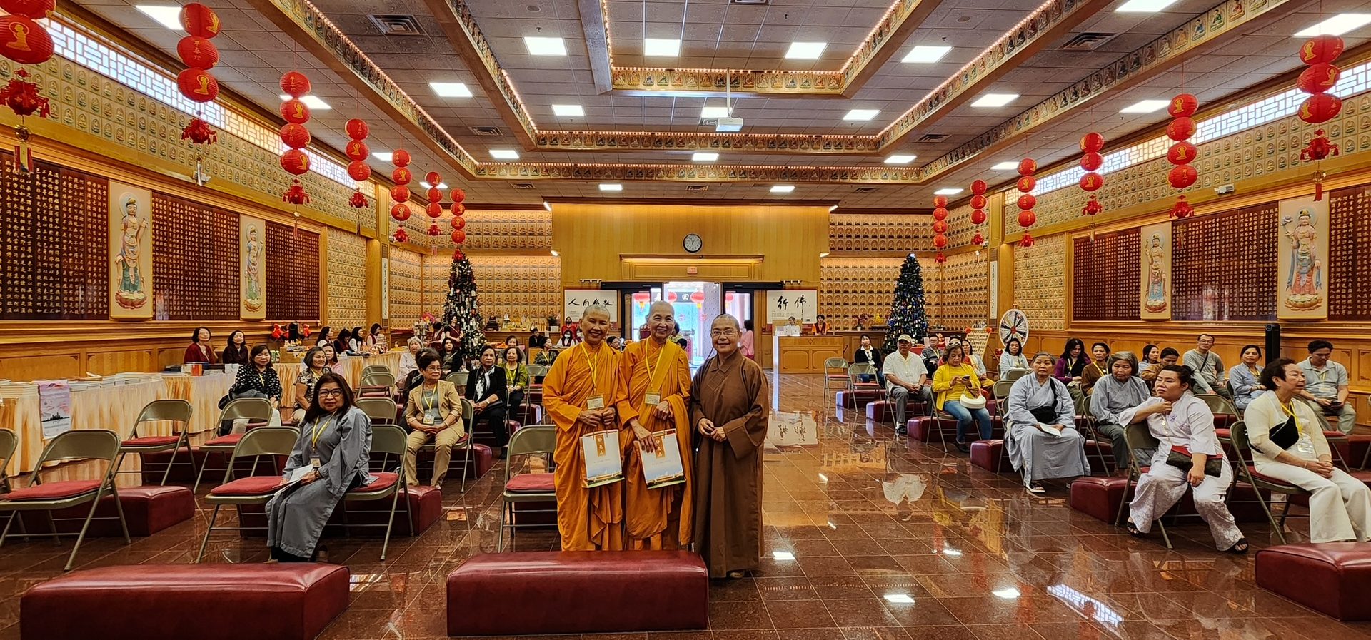 New Year’s Chanting Welcomes Pilgrims — Three Vietnamese Temples Visit Xiangyun Temple