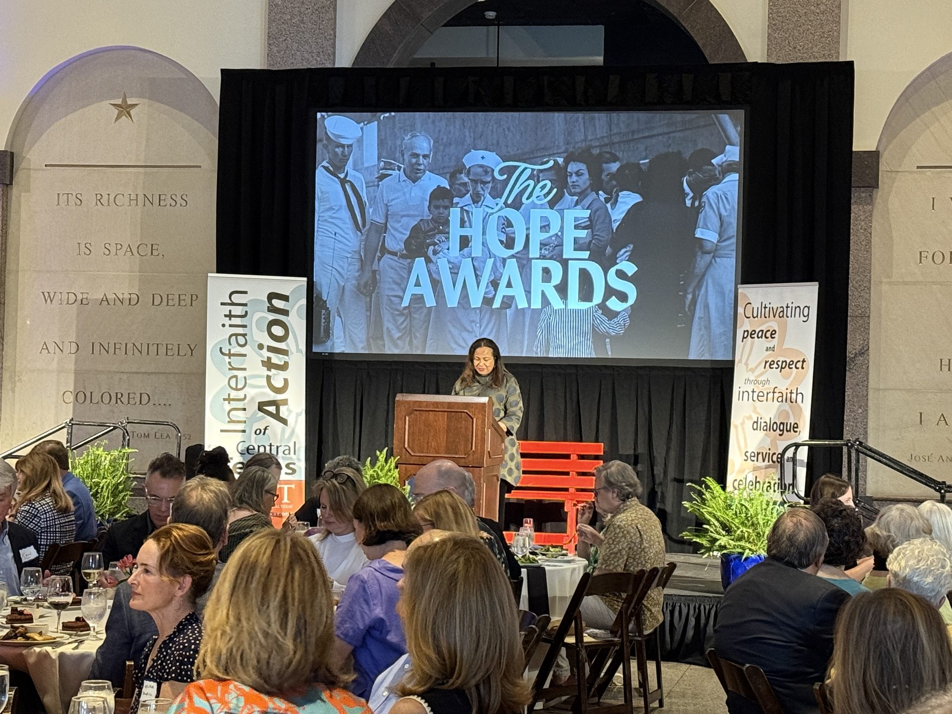 Fo Guang Members in Austin Attend iACT Hope Awards