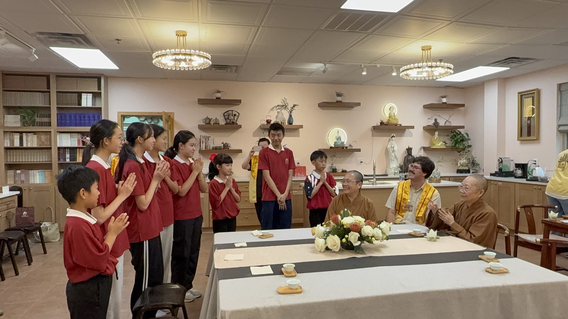 North America Fellowship Guests Visit Xiang Yun Temple