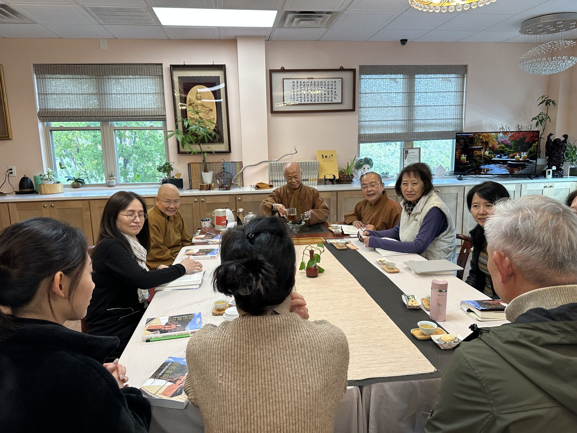 Exploring the Wisdom of Humanistic Buddhism Amid the Fragrance of Books and Tea