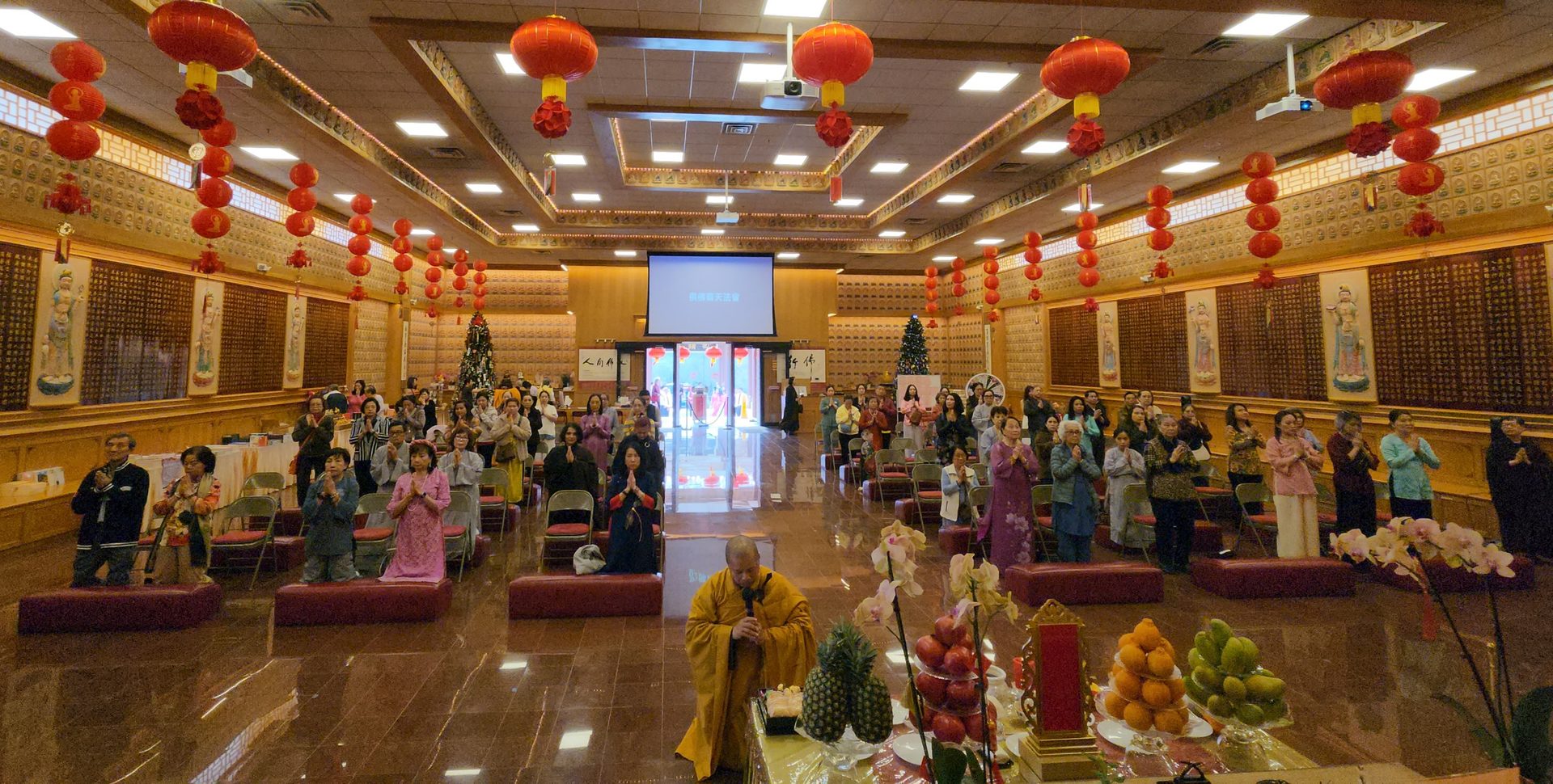 New Year’s Chanting Welcomes Pilgrims — Three Vietnamese Temples Visit Xiangyun Temple