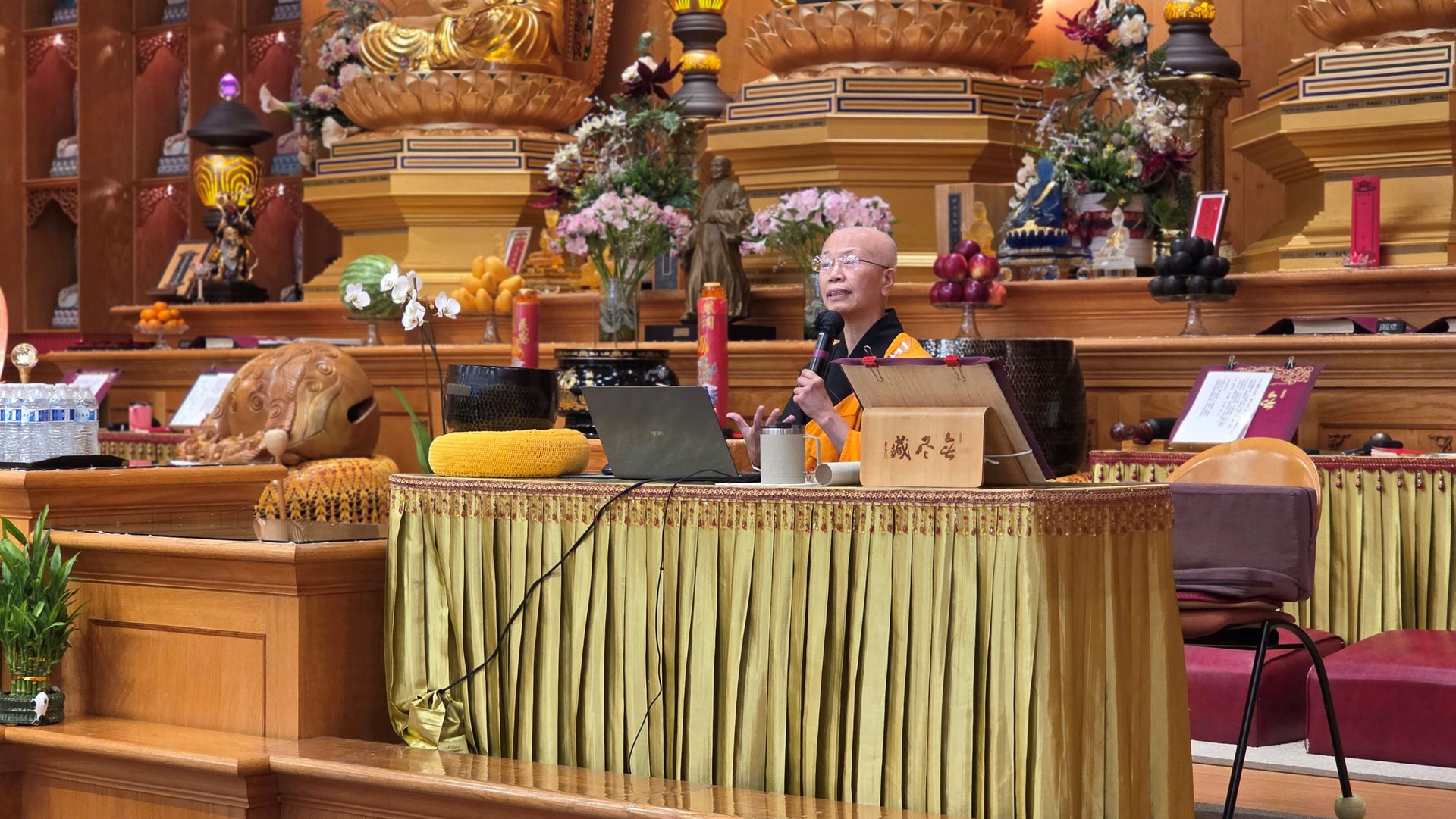 Xiang Yun Temple Austin: 8th Academy Graduation Ceremony