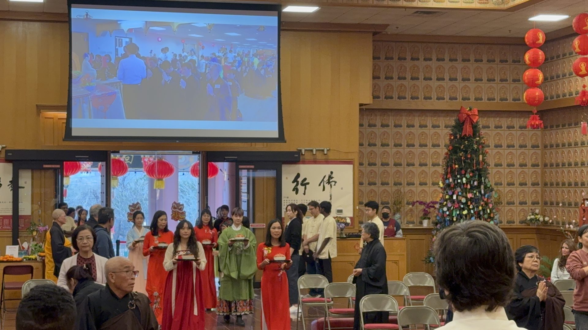 Offering to the Buddhas and Heavenly Beings—Three Texas Fo Guang Shan Temples joined in Ceremony