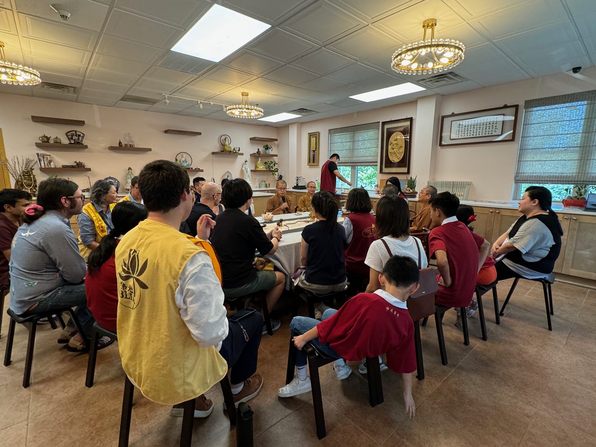 Venerable Miaoguang and Others Visit Xiangyun Temple in Austin for Inspiring Lectures