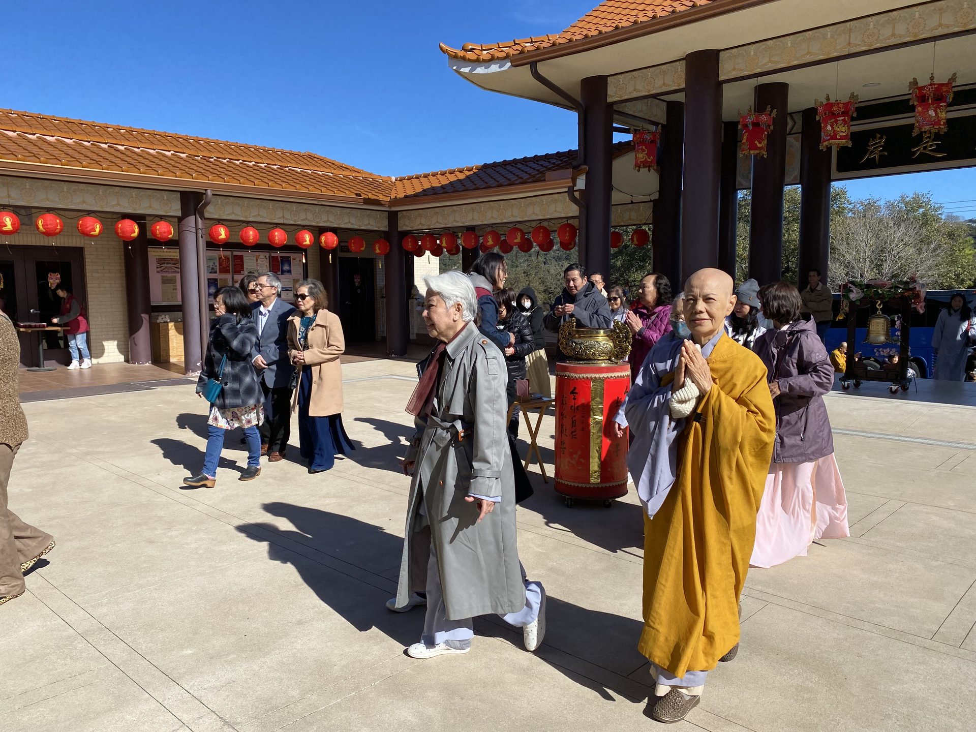 休士頓福德修院美籍越裔僧信 參訪香雲寺