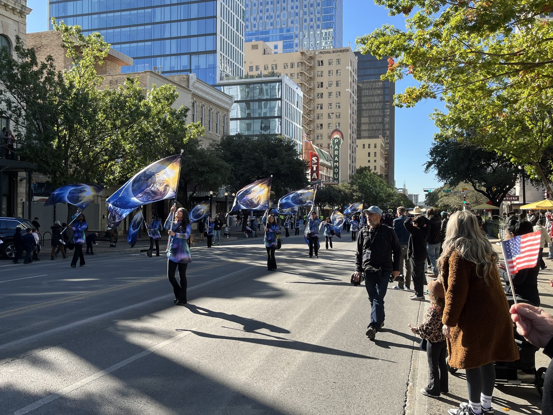 Xiang Yun Temple Cares for the Community — Participates in Austin Veterans Day Parade for Observation and Learning