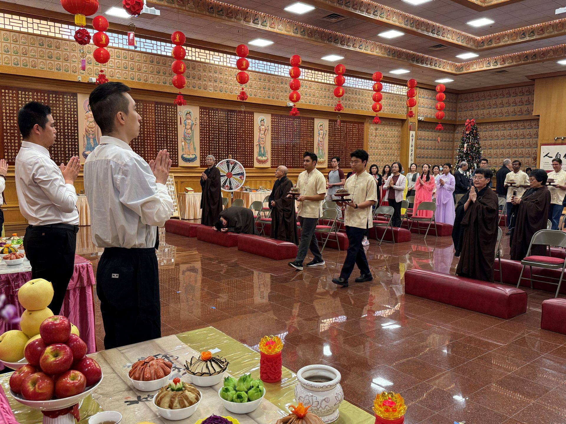 Offering to the Buddhas and Heavenly Beings—Three Texas Fo Guang Shan Temples joined in Ceremony