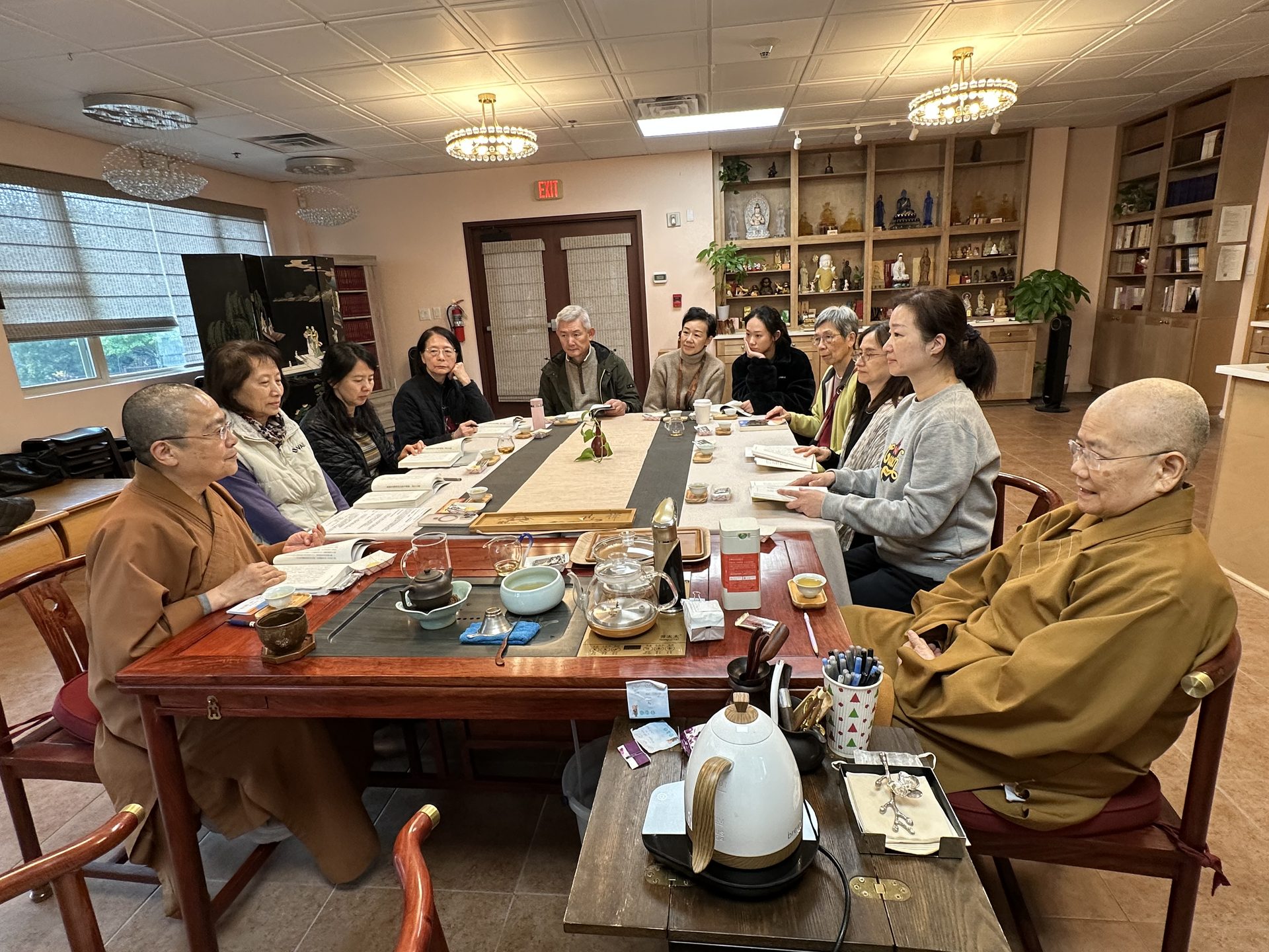 Exploring the Wisdom of Humanistic Buddhism Amid the Fragrance of Books and Tea
