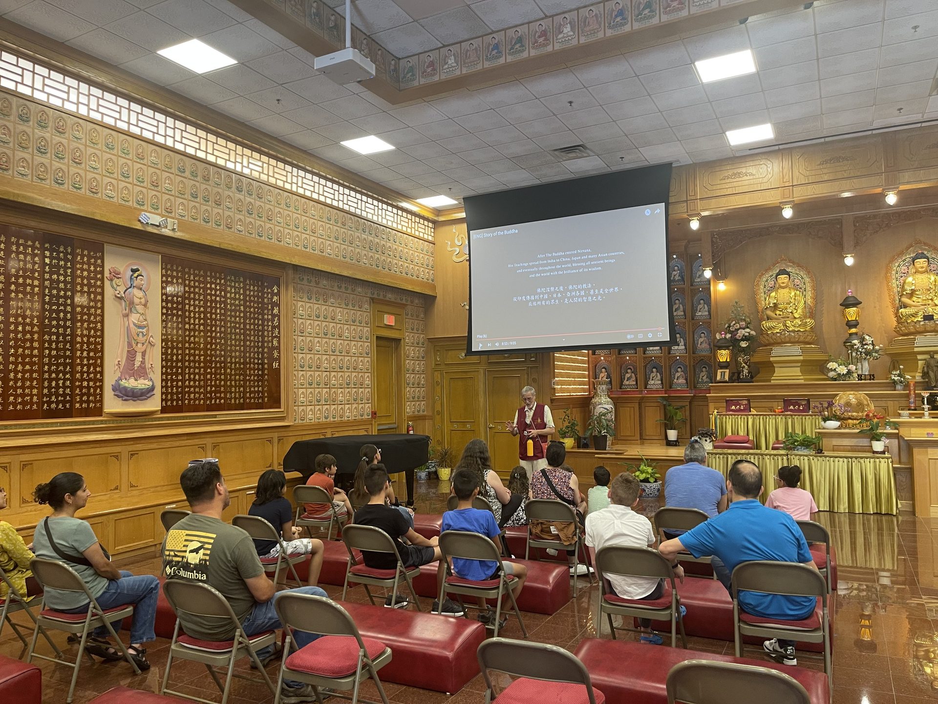 Homeschooling Family Visits Xiang Yun Temple