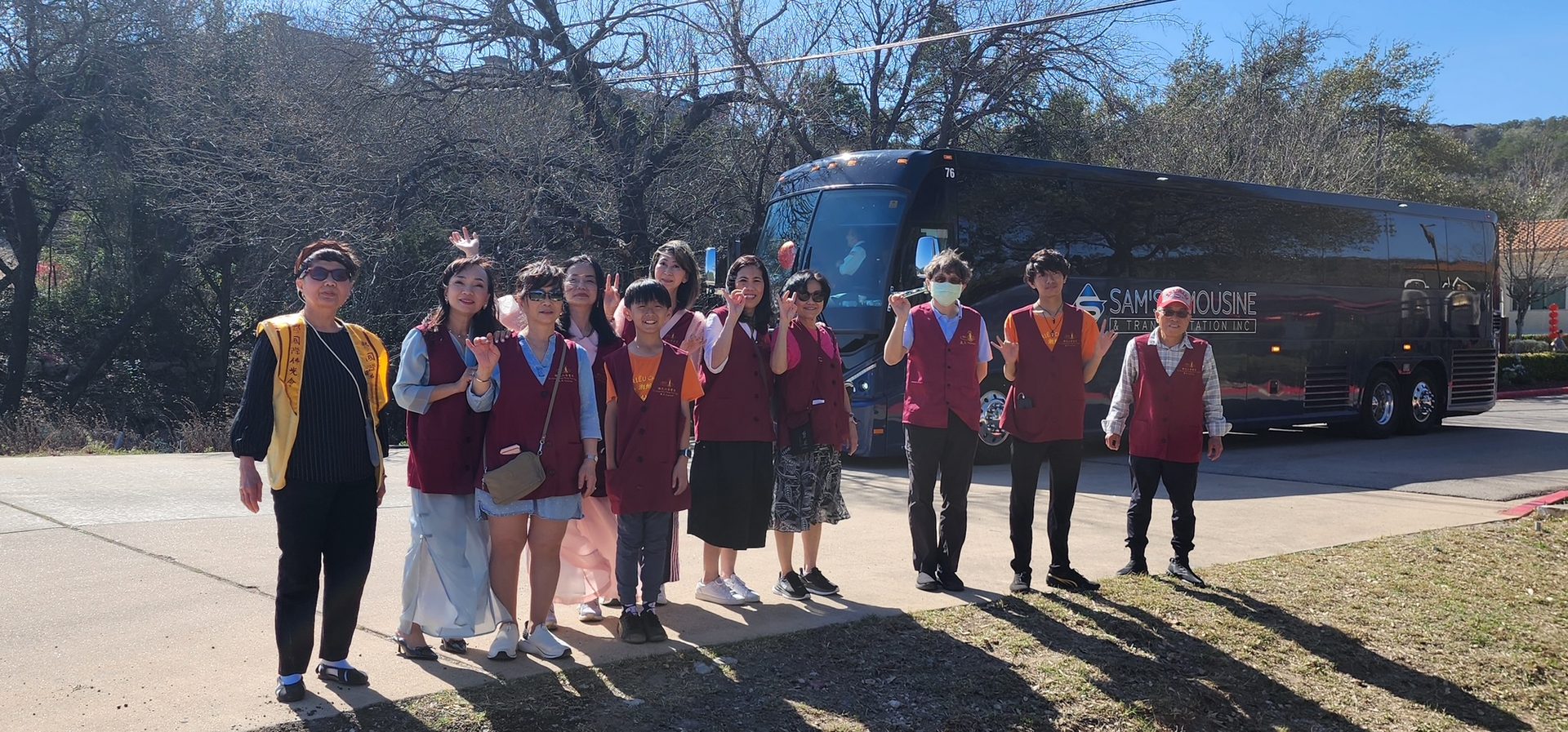 New Year’s Chanting Welcomes Pilgrims — Three Vietnamese Temples Visit Xiangyun Temple