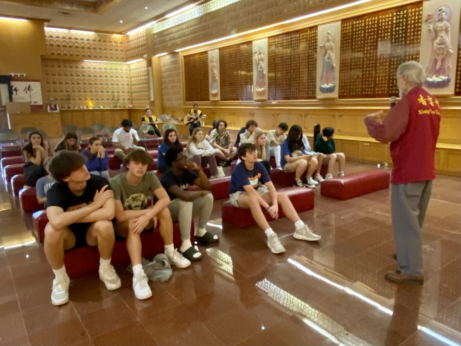 Austin St. Michael's Catholic Academy teachers and students visit Xiangyun
Temple