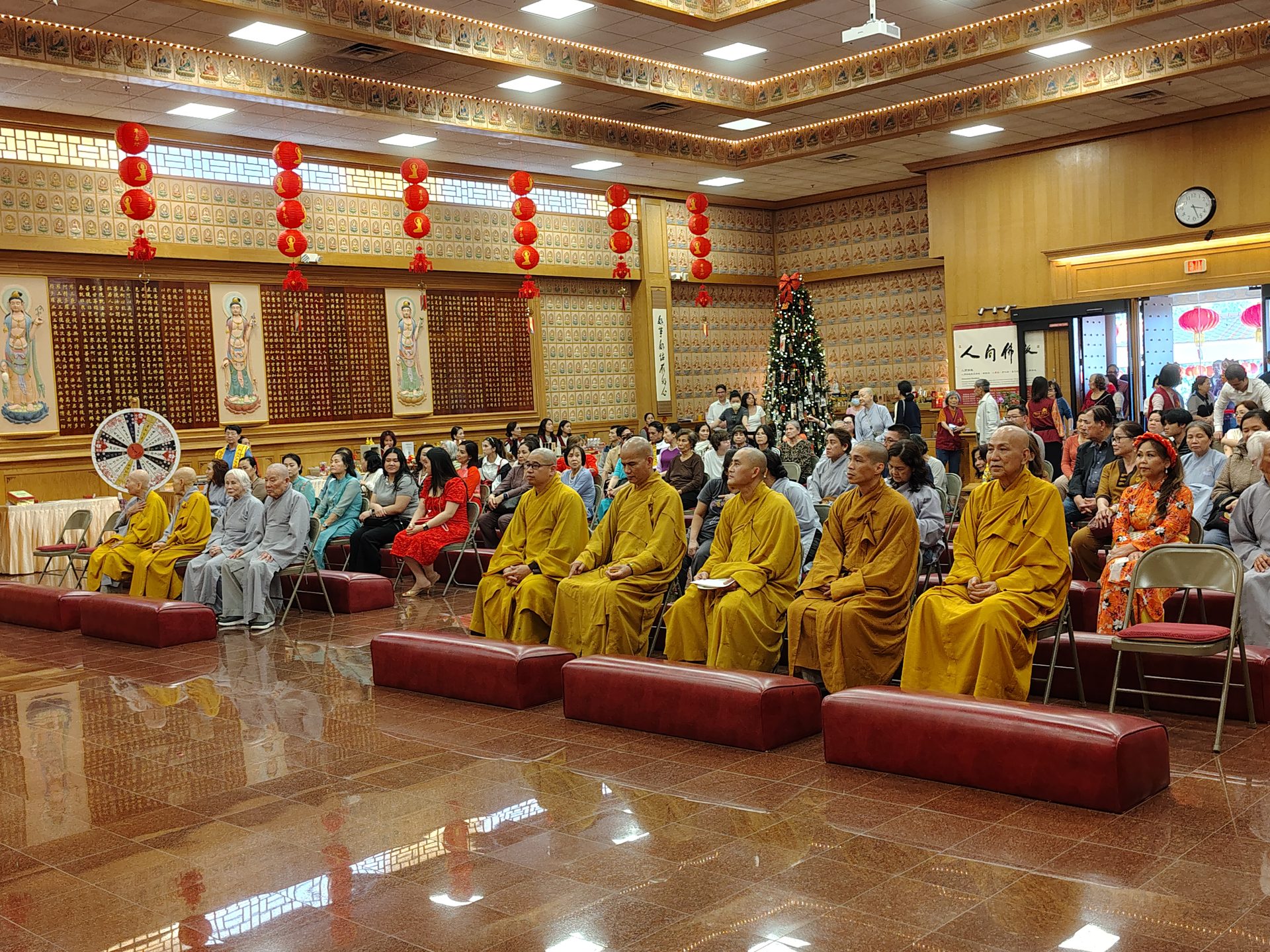 Vietnamese Delegation Visits Xiangyun Temple in Austin