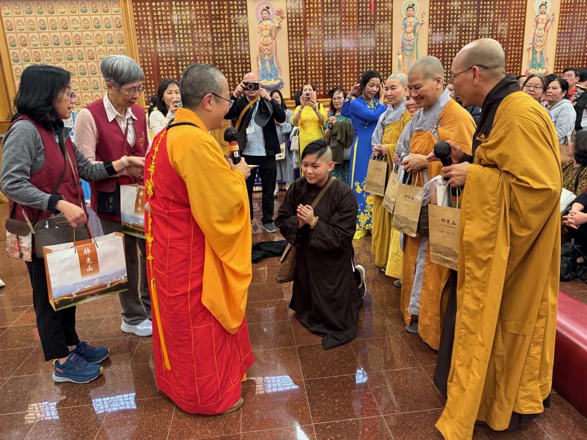 Vietnamese Monastics and Devotees Visit Xiang Yun Temple, Enriching Cultural Exchange