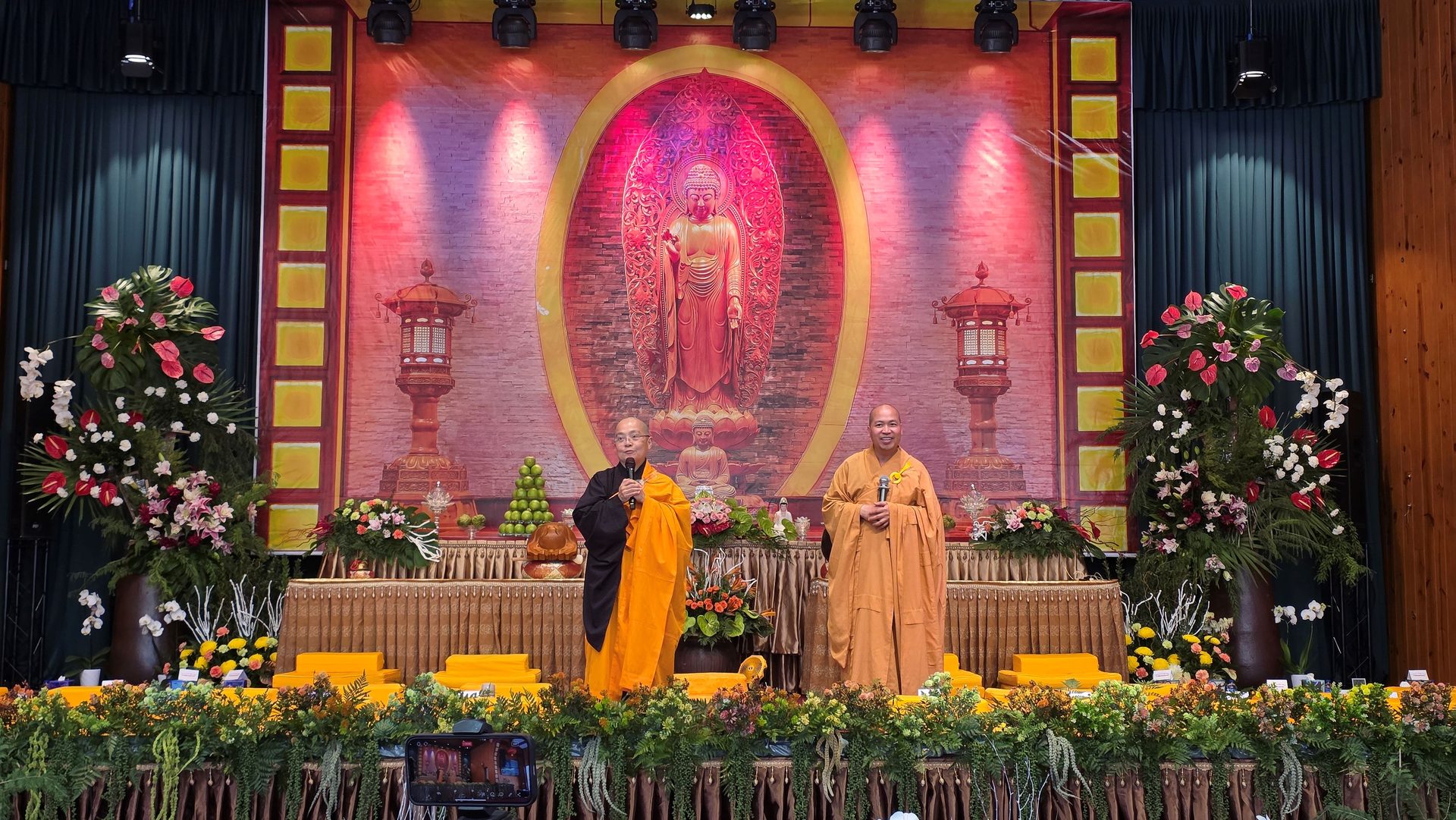 Xiang Yun Temple of Austin Attends 25th Anniversary Celebration of Sister Temple