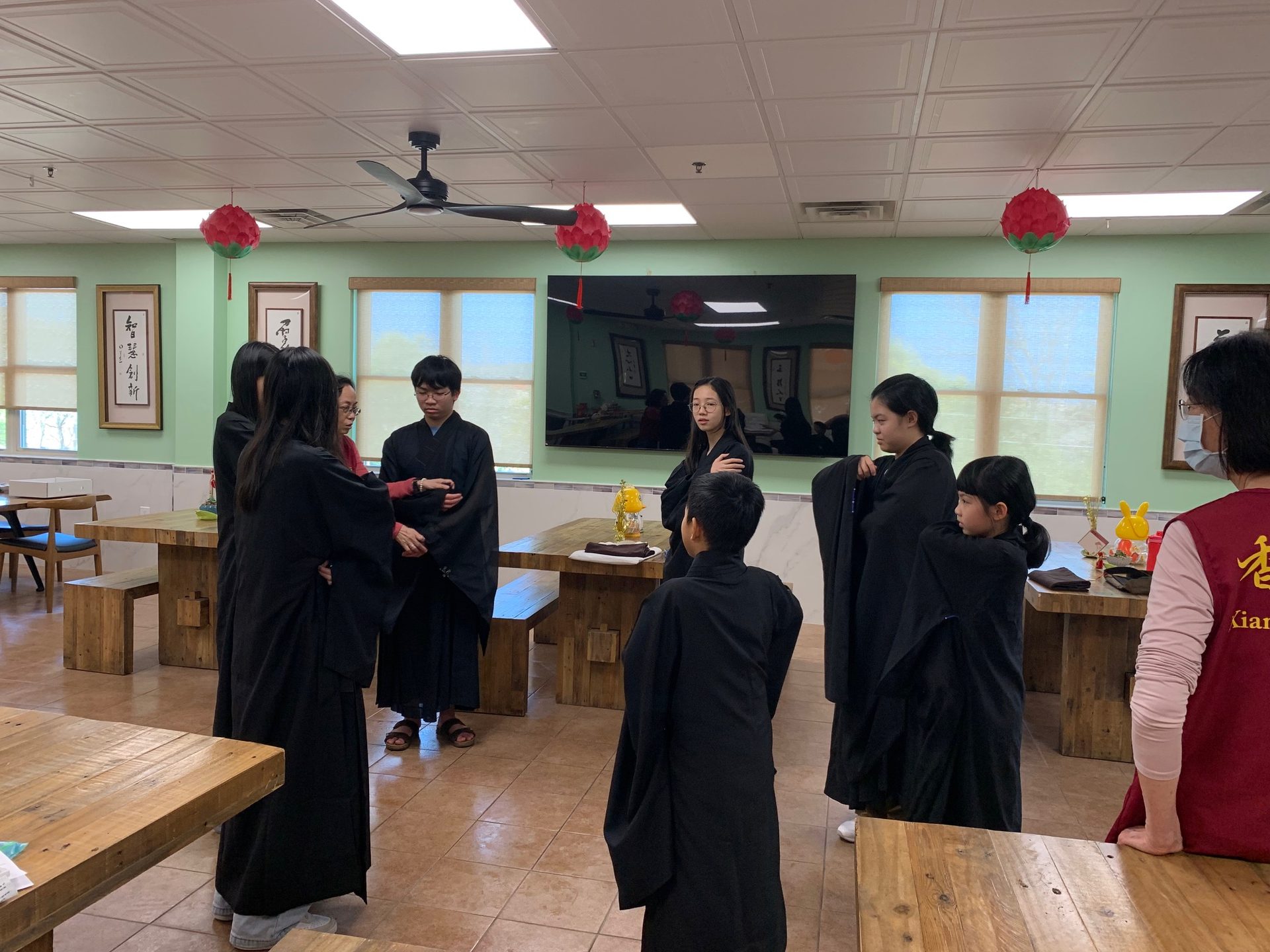 Venerable Yongjia Supports Offering to the Buddhas and Celestial Beings in Dallas, Ensuring Smooth Progress of Youth Programs