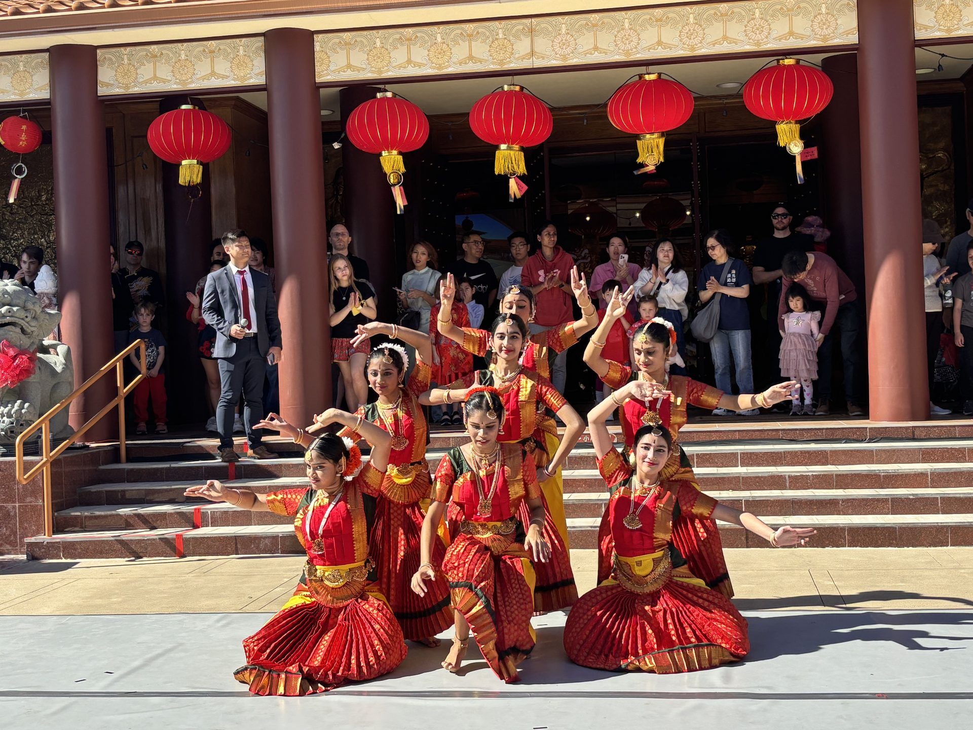 Xiang Yun Temple's Lunar New Year Celebration: Harmony Between Buddhism and Diverse Cultures