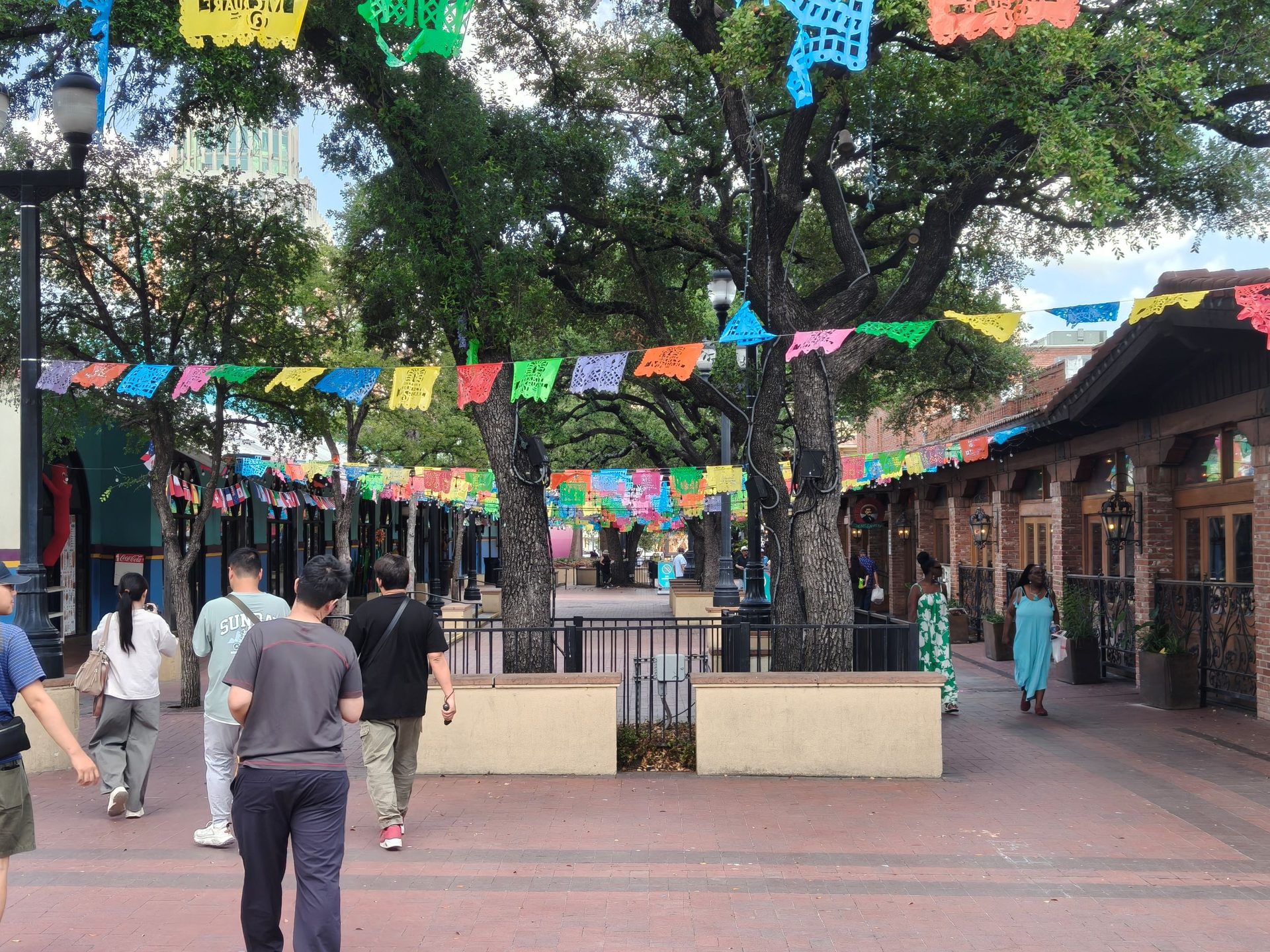 Fo Guang University Overseas Internship – Week Two: Immersing in the Heart of Texas Culture as Faculty Bring Encouragement from Taiwan and Students Build Cross-Cultural Friendships