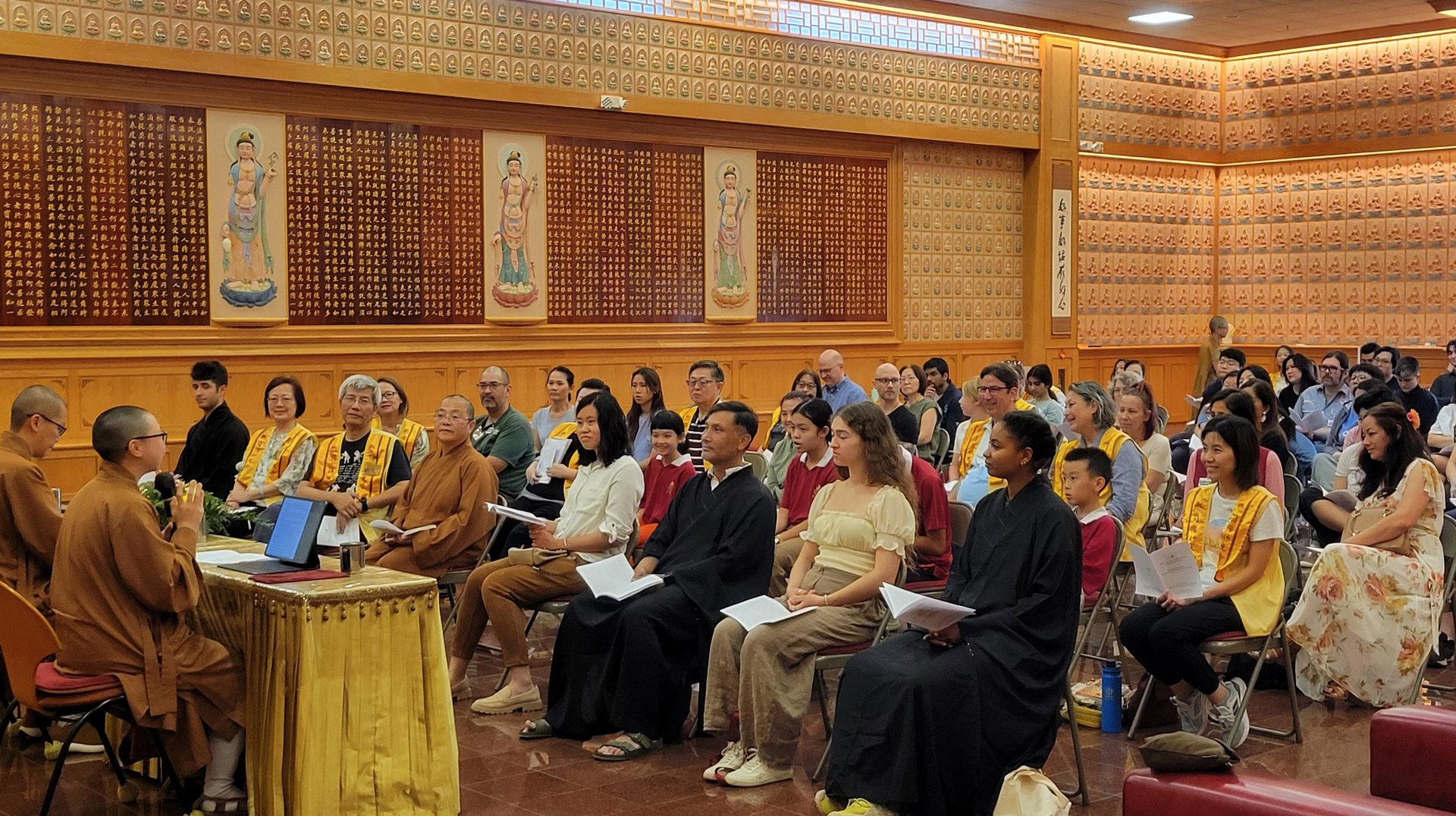 Venerable Miaoguang and Others Visit Xiangyun Temple in Austin for Inspiring Lectures
