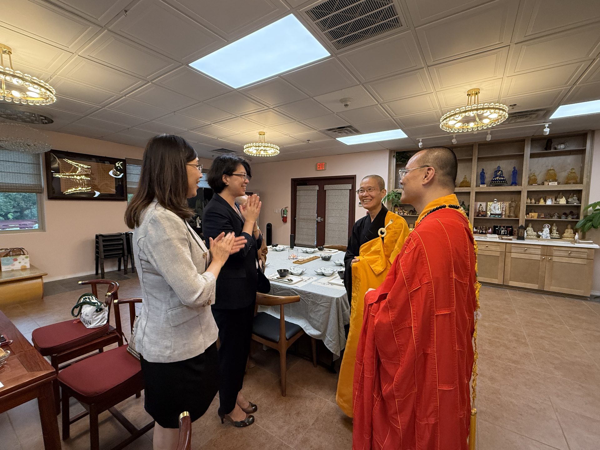 Director Hsiao Yi-Fang of the Taipei Economic and Cultural Office Visits Xiang Yun Temple in Austin