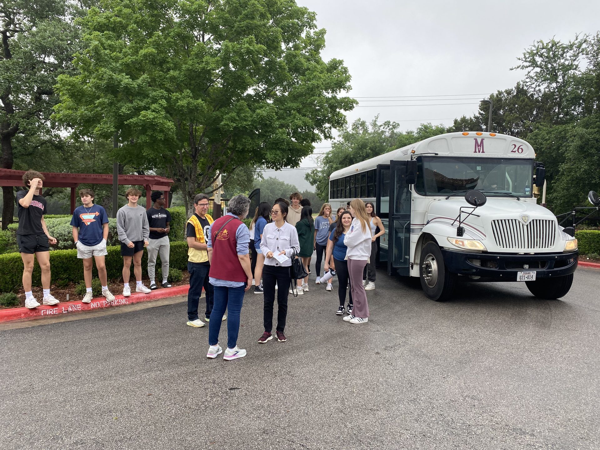Austin St. Michael's Catholic Academy teachers and students visit Xiangyun
Temple