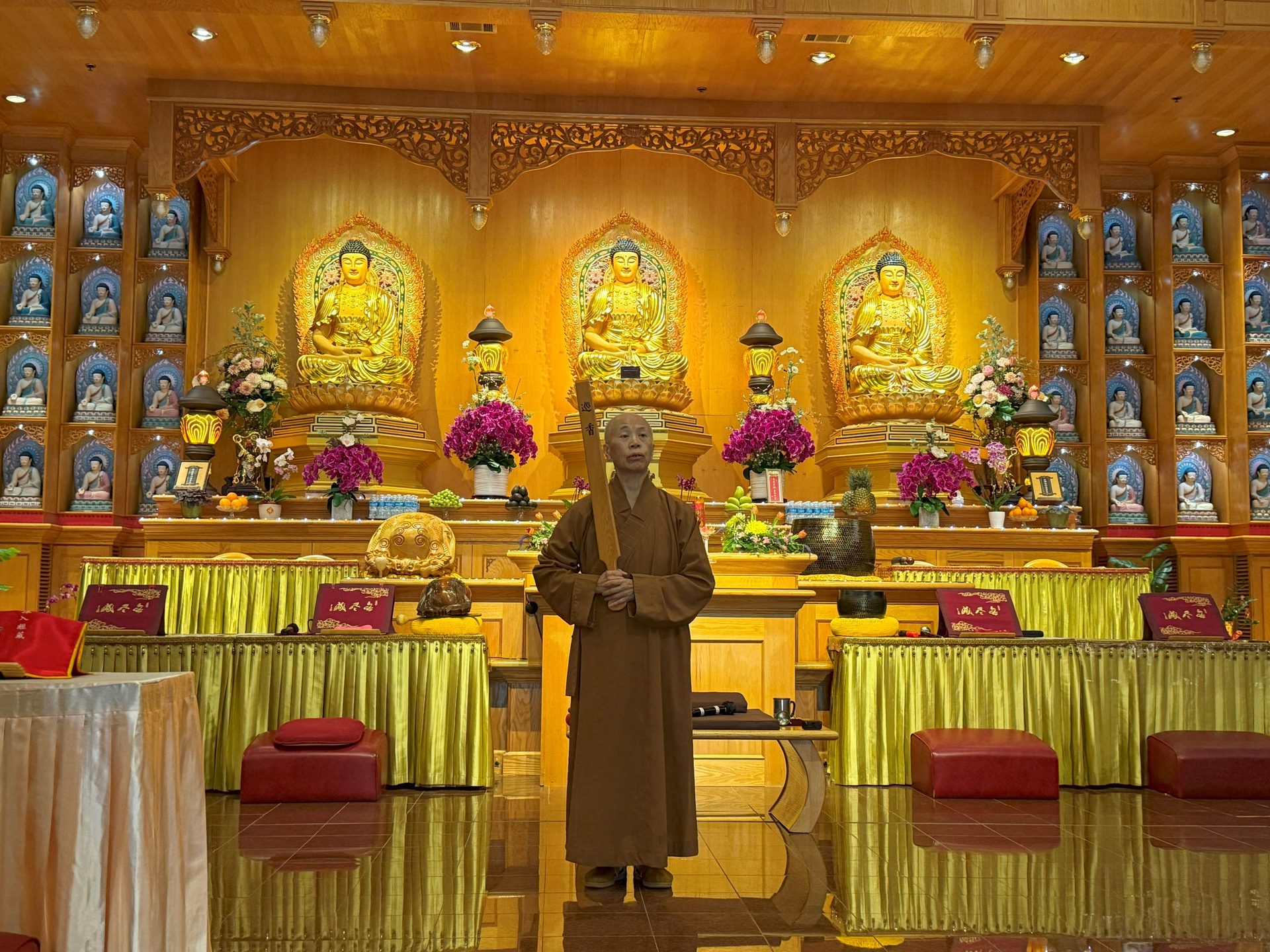Eight Precepts Retreat at Xiang Yun Temple: BLIA Youth Support the Event