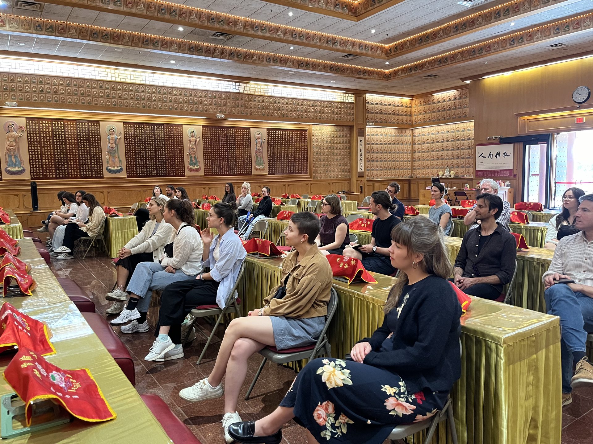 25 Teachers and Students from the University of Zurich in Switzerland Visited Xiangyun Temple