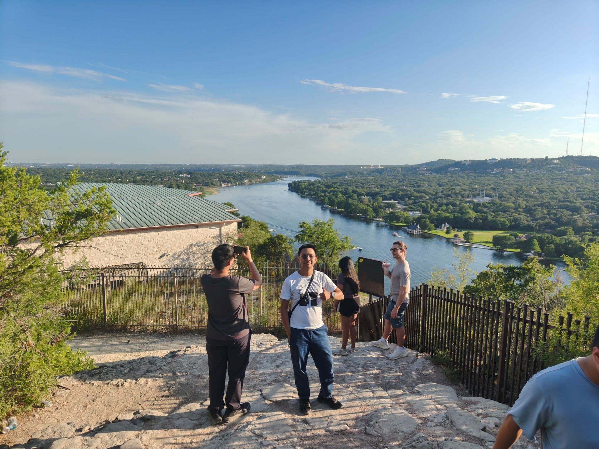 Fo Guang University Overseas Internship – Week Two: Immersing in the Heart of Texas Culture as Faculty Bring Encouragement from Taiwan and Students Build Cross-Cultural Friendships