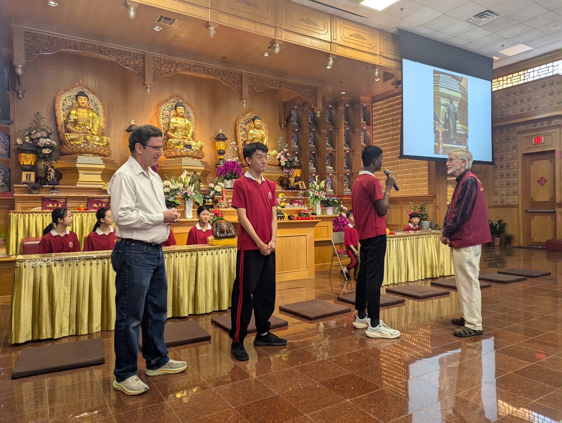 Little Diplomats Achievement Exhibition at Xiang Yun Temple Successfully Concludes